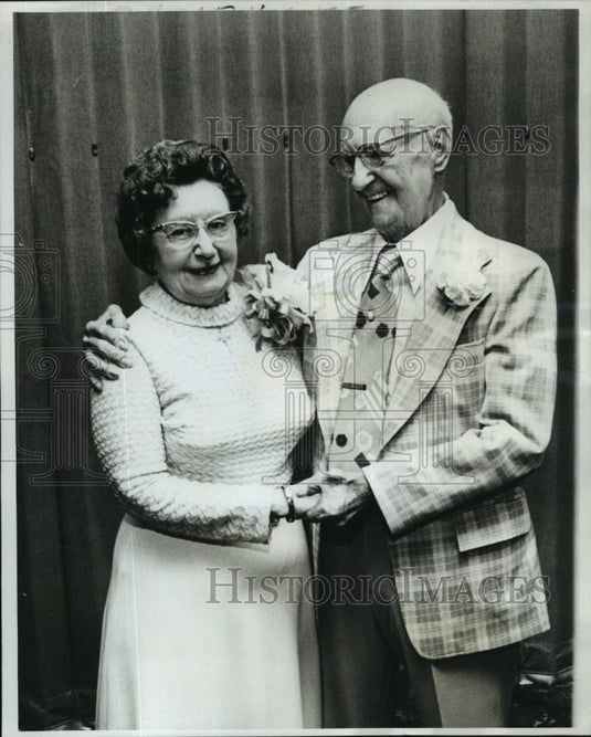 1977 Press Photo Mr. and Mrs. V. Louis Anton, Golden Wedding Anniversary - Historic Images