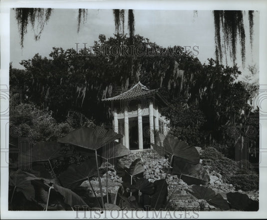 1974 Press Photo Avery Island Jungle Gardens - Pagoda With Buddha, Louisiana - Historic Images