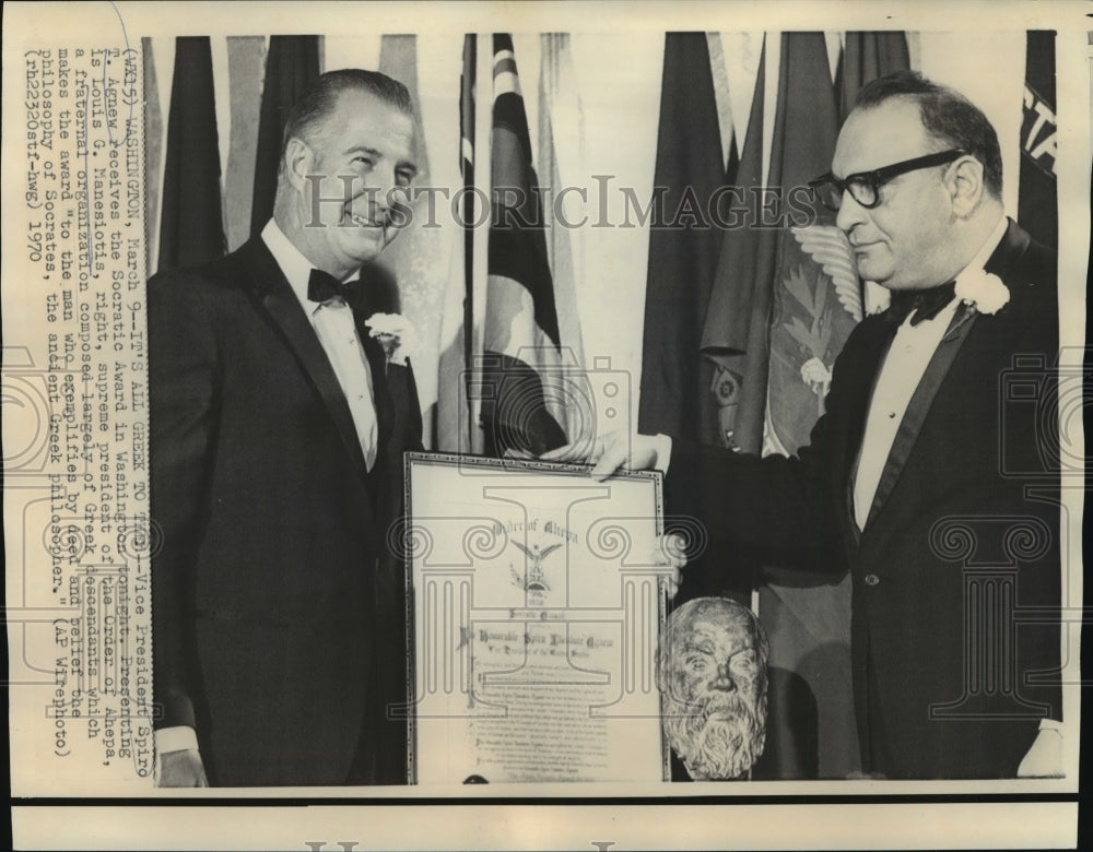 1970 Press Photo Vice President Spiro Agnew receives Socratic Award - Historic Images