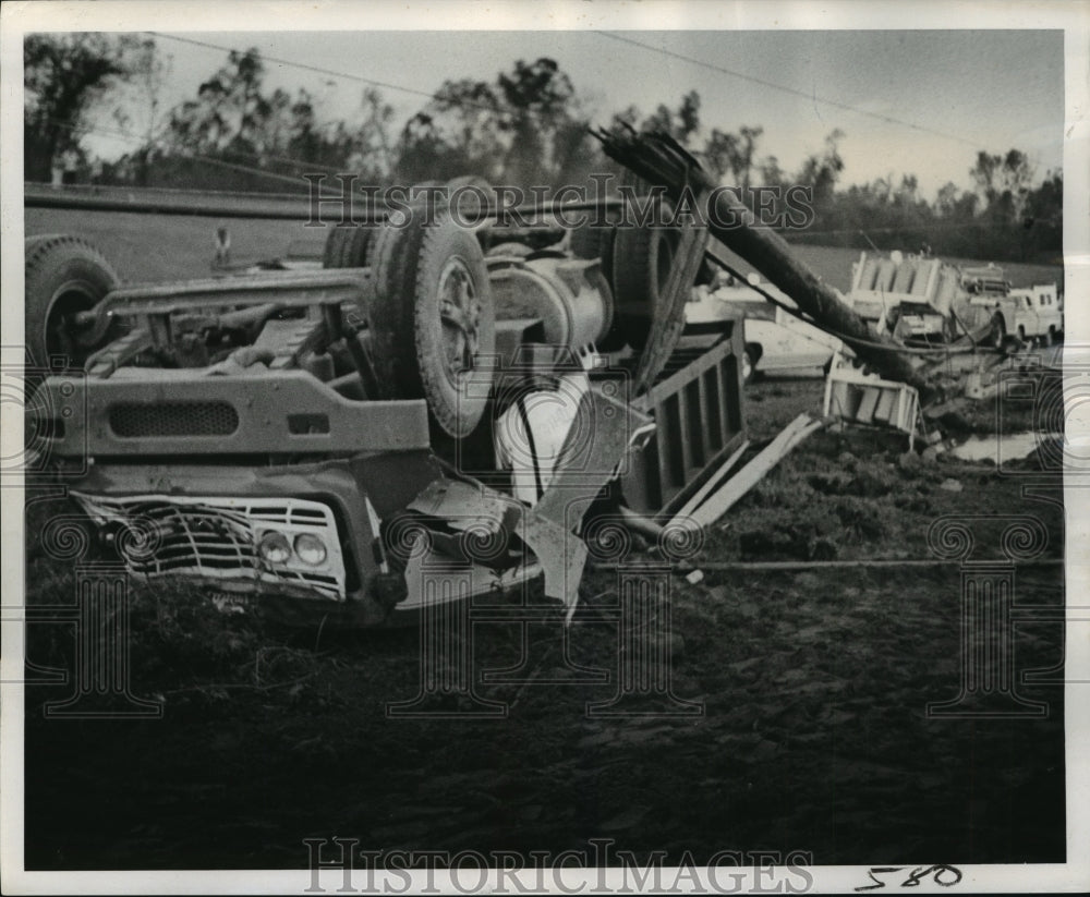 1973 Press Photo Overturned Truck Site of Fatal Accident, New Sarpy - Historic Images