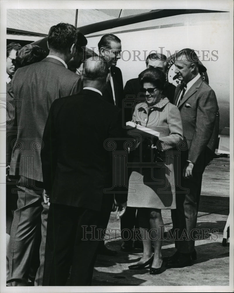 1969 Press Photo Spiro Agnew and Wife Arrive, New Orleans International Airport - Historic Images