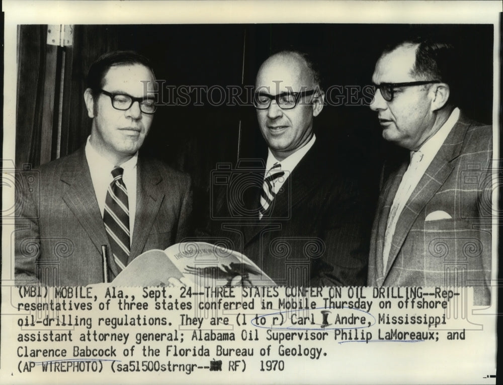 1970 Press Photo State Representatives Confer on Offshore Oil Drilling - Historic Images