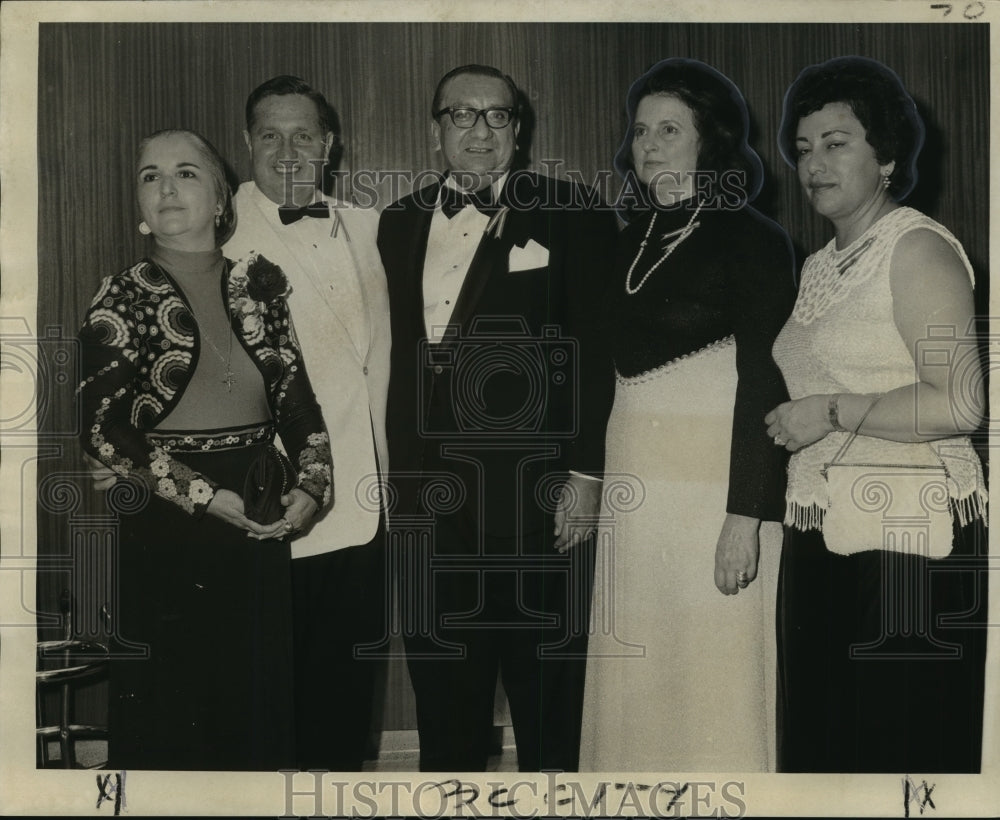 1972 Press Photo Celebrating Mexican Independence are Captain & Mrs. Ayers - Historic Images