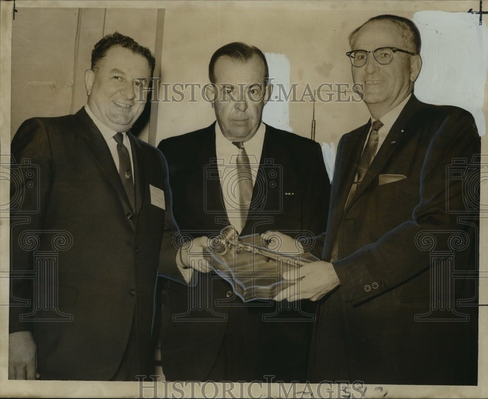 1967 Press Photo New Orleans Lieutenant Governor C.C. &quot;Taddy&quot; Aycock and Others- Historic Images