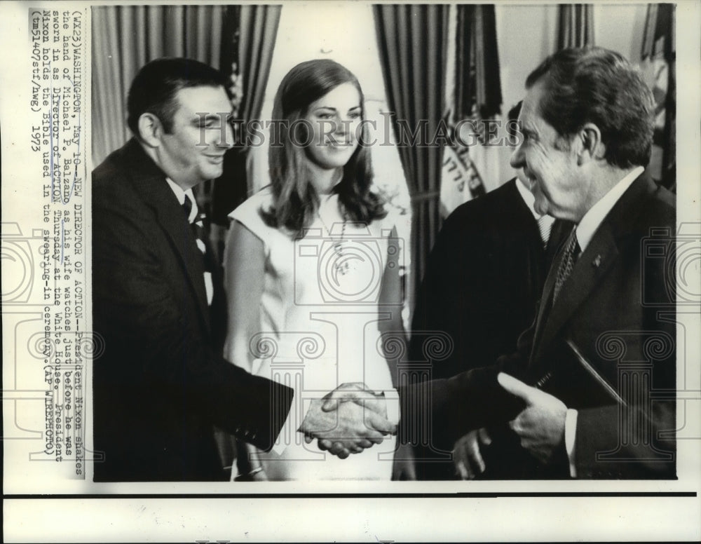 1973 Press Photo President Nixon Greets Michael P. Balzano, Director of ACTION - Historic Images