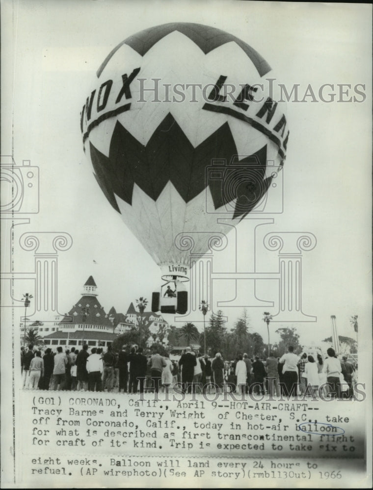 1966 Press Photo Tracy Barnes &amp; Terry Wright, Transcontinental Balloon Flight-Historic Images