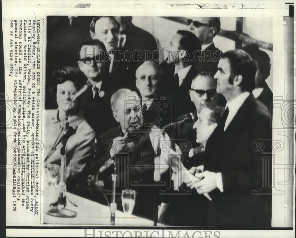 1970 Press Photo Actor Stanley Baker Speaks at British Labor Party Rally - Historic Images