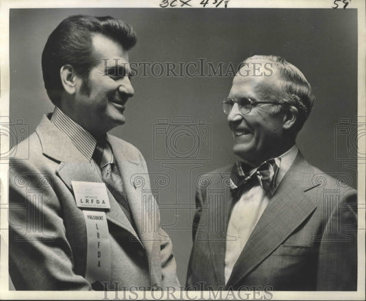 1974 Press Photo Vincent Baldridge, Henry Bison, Retail Food Dealers' Assoc. - Historic Images