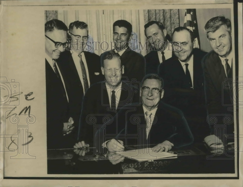 1962 Press Photo Ross Barnett Signs Bill Creating Junior College District- Historic Images