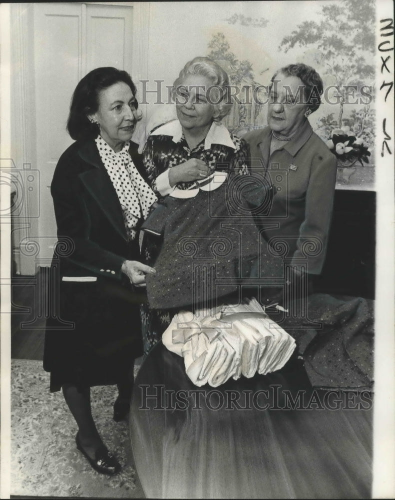 1974 Press Photo New Orleans Chapter of Needlework Guild Hold Anniversary Tea - Historic Images