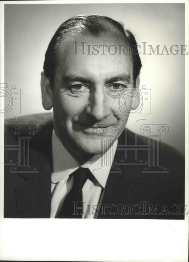 1976 Press Photo Douglas Barrington - Historic Images