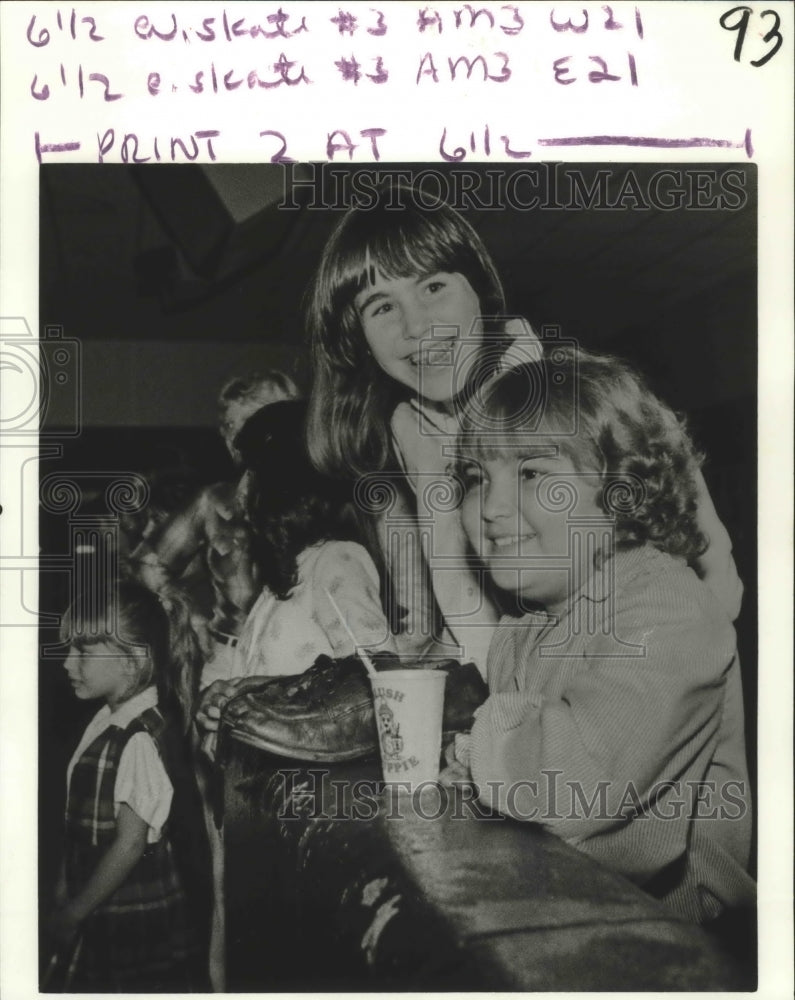 1982 Press Photo Young Girls Gather for Party to raise money for Gina Baldwin - Historic Images