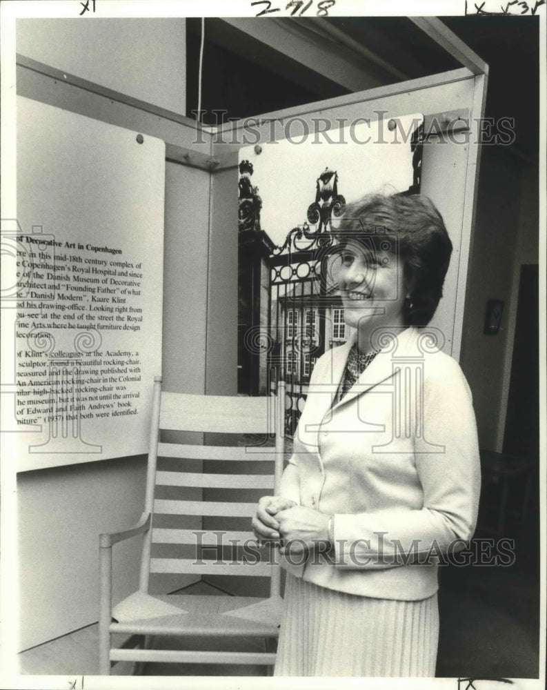 1980 Press Photo Mona Barnes, Owner of Shop in Denmark - Historic Images