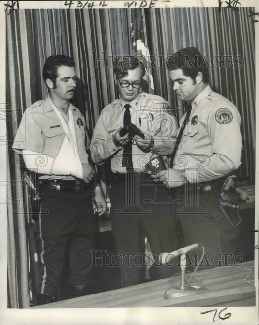 1972 Press Photo Officers Gary Barnes, Fred M'Farlane & Gerald Huth in Shootout - Historic Images