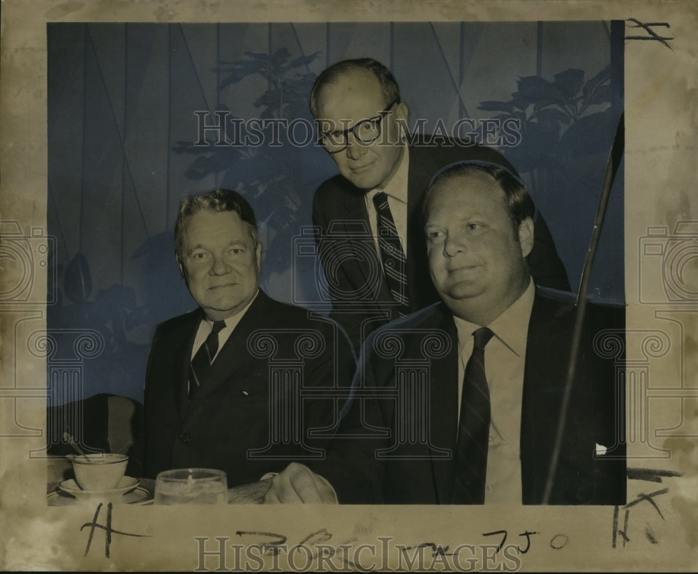 1970 Press Photo C. Alvin Bertel Memorial Award Luncheon - Winner and Attendees - Historic Images