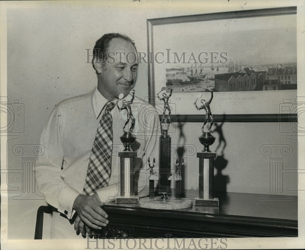 1973 Press Photo Alan Bartlett with Tennis Trophies, New Orleans - Historic Images