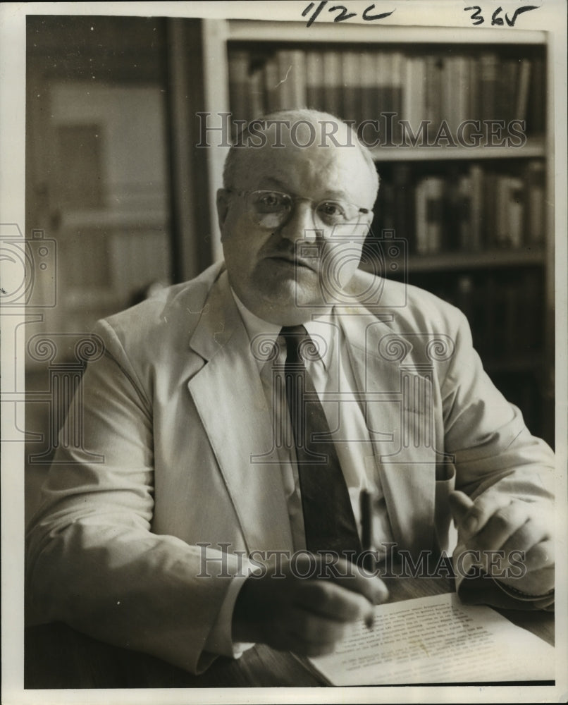 1971 Press Photo Dr. George E. Barton Jr. Retires from Newcomb College - Historic Images