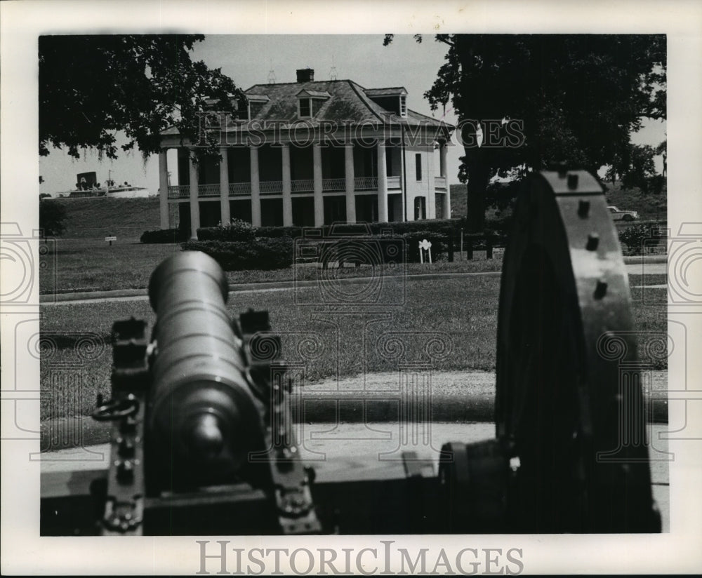 1964 Rene Beauregard House - Visitor Center, Exterior, and Cannons - Historic Images