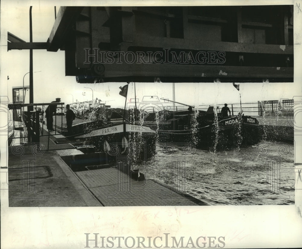 1969 Press Photo Once the tank has been checked to insure watertight seal...-Historic Images