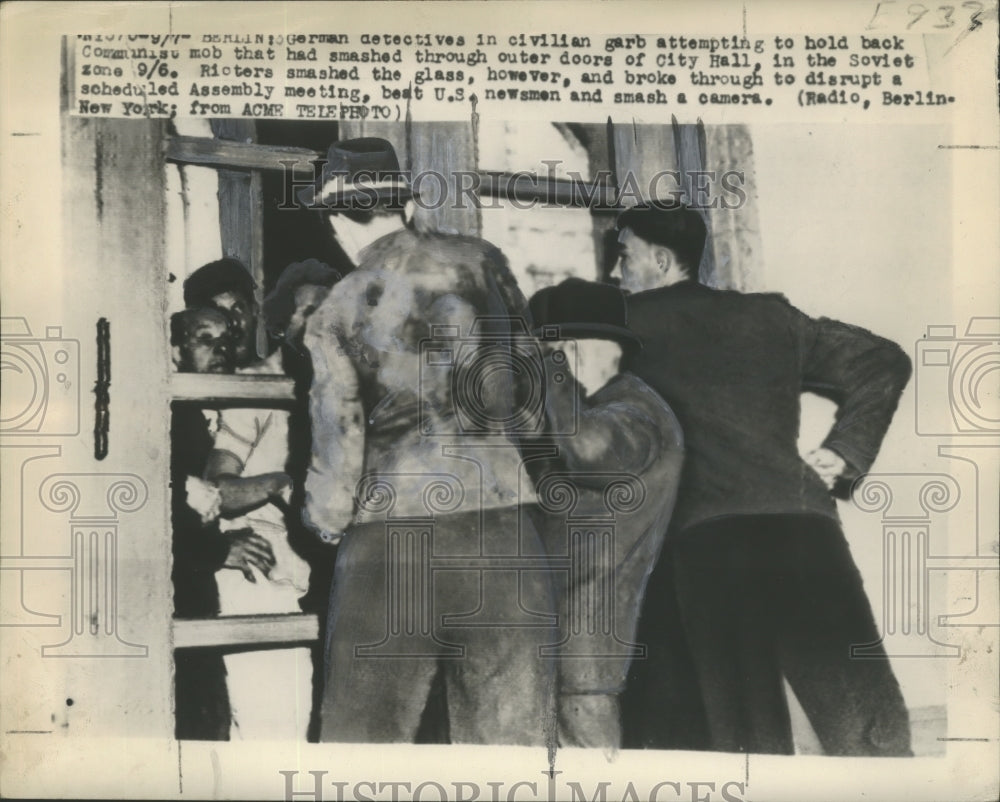 1948 Press Photo German police try to stop Communist mob in Berlin City Hall-Historic Images