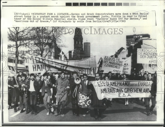 1969 Press Photo Anti-Greek government junta demonstration in West Berlin - Historic Images