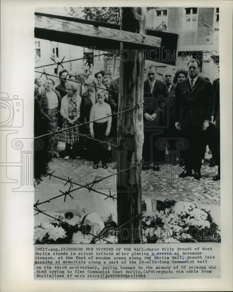 1964 West Berlin Mayor Willy Brandt Stands At Berlin Wall Memorial - Historic Images