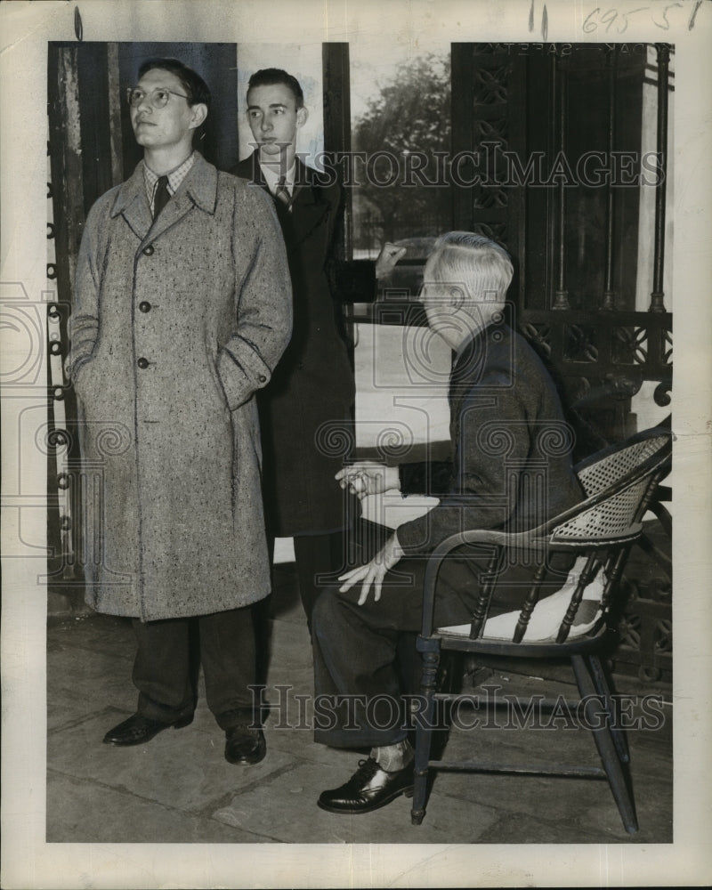 1948 Cabildo - Museum attendant on duty at museum entrance. - Historic Images