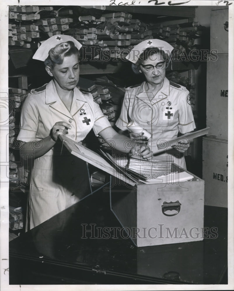 1962 Press Photo Mrs Milton Aufdemorte and Mrs Thelma Black, Disaster Volunteers-Historic Images