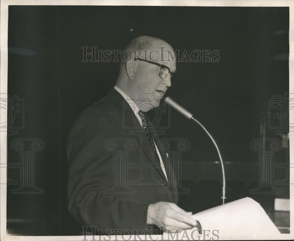 1962 Press Photo Purchasing agent George Bosworth at hearing on electrical bids-Historic Images