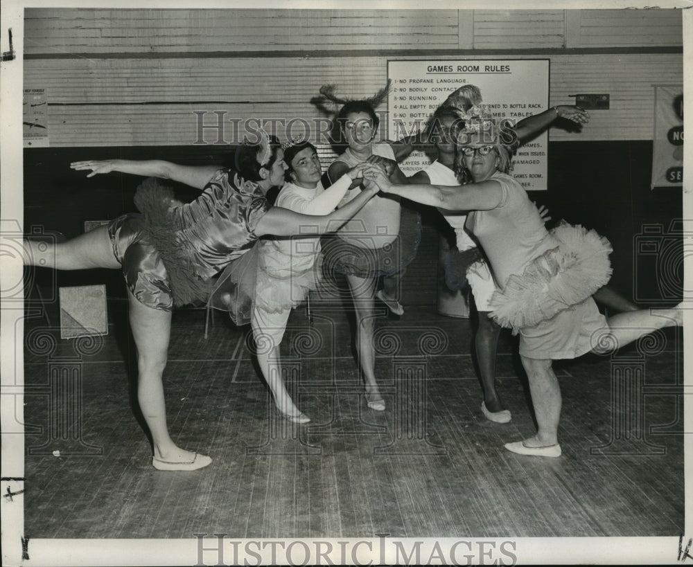 1969 Boy&#39;s Club of Greater New Orleans Chorines Rehearse a Dance - Historic Images