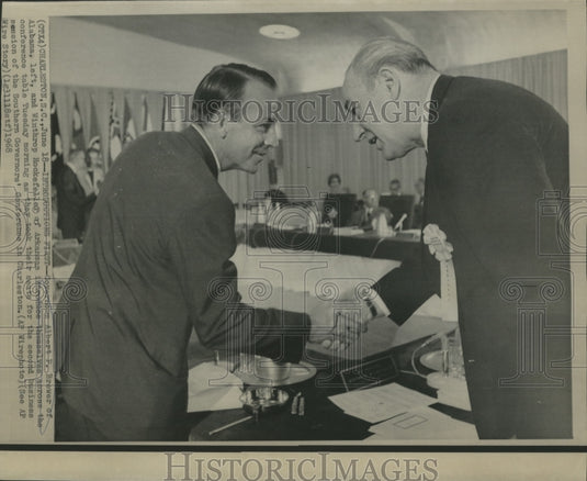 1968 Governors Albert Brewer & Winthrop Rockefeller at conference - Historic Images