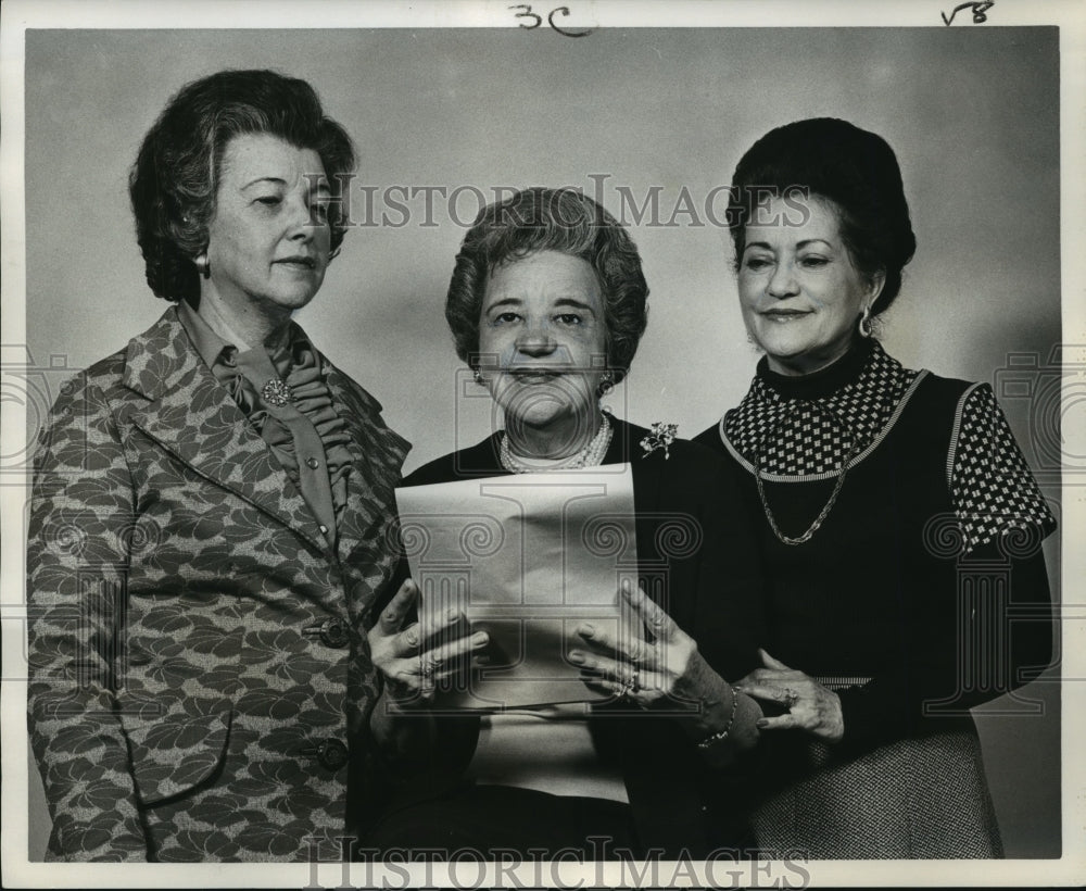 1973 Women&#39;s Guild of the New Orleans Opera House Association - Historic Images