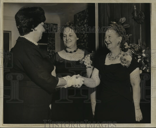 1960 Press Photo Mrs. Val Earhart, Mrs. C.C. Walther & Mrs. Donovane Brown - Historic Images
