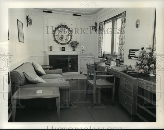1975 Press Photo Queen's sitting room on Britannia Yacht-Historic Images