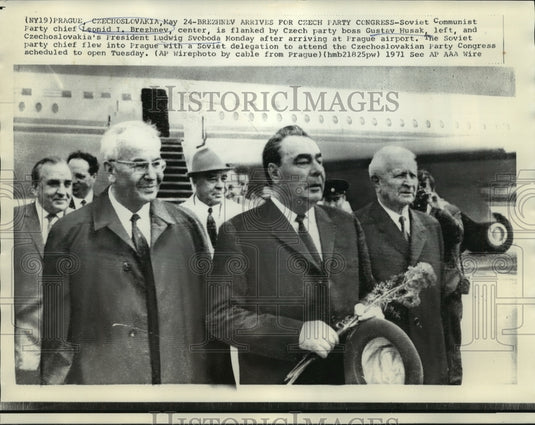 1971 Soviet chief Leonid Brezhnev wit Gustav Husak & Ludwig Svoboda - Historic Images