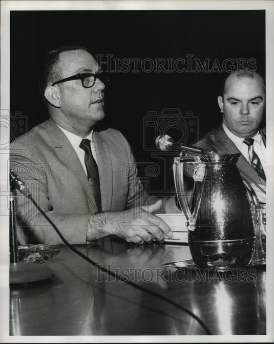 1969 Press Photo Roland Brignarc & Ed Revan at hearing in Commission Council-Historic Images