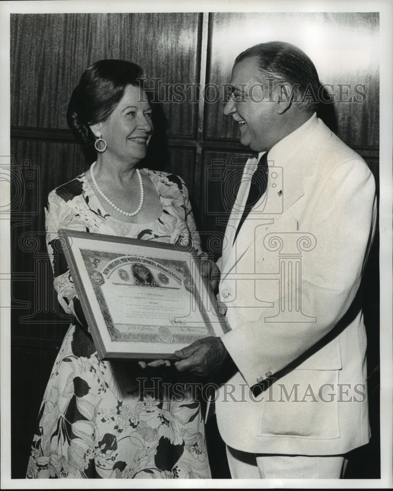 1973 Press Photo Mrs. Maude H. Broad at International House Retirement Ceremony - Historic Images