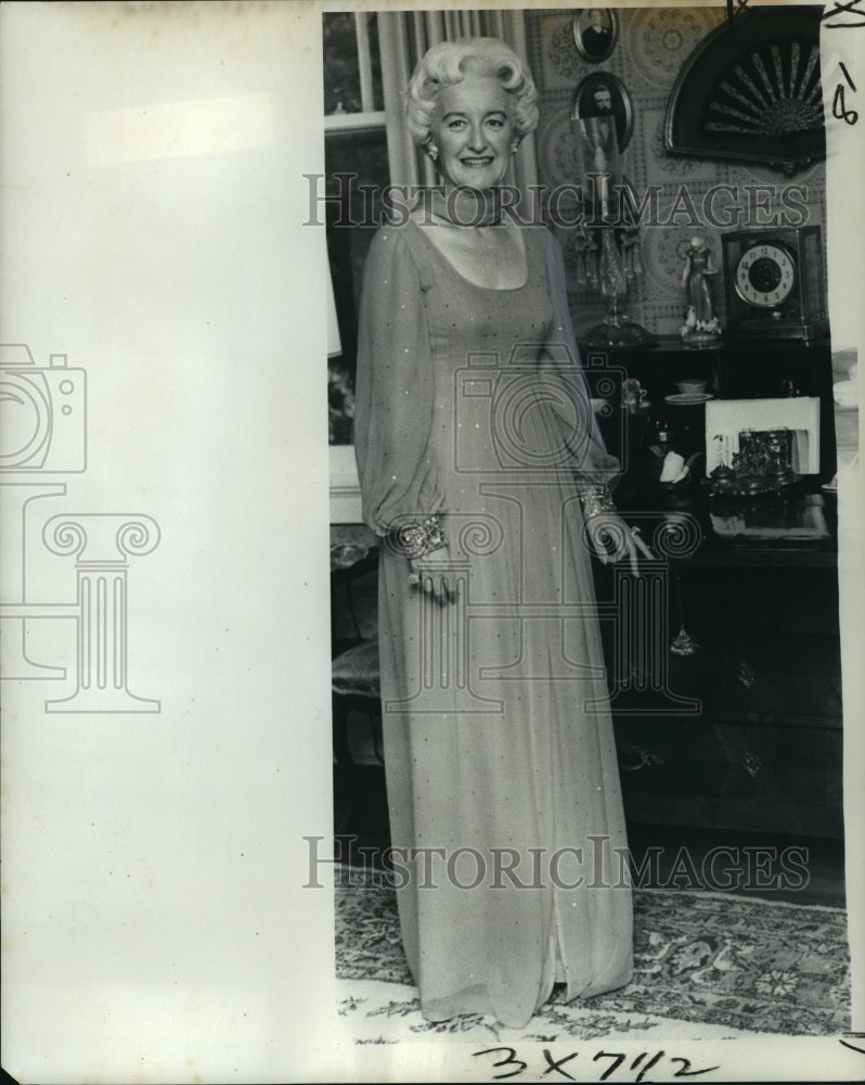 1976 Barbara (Mrs. Theodore Stewart) Buchanan adopted New Orleans - Historic Images