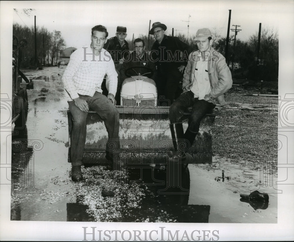 1956 Press Photo Men at the Buras, Louisiana Levee Break - noa50260-Historic Images