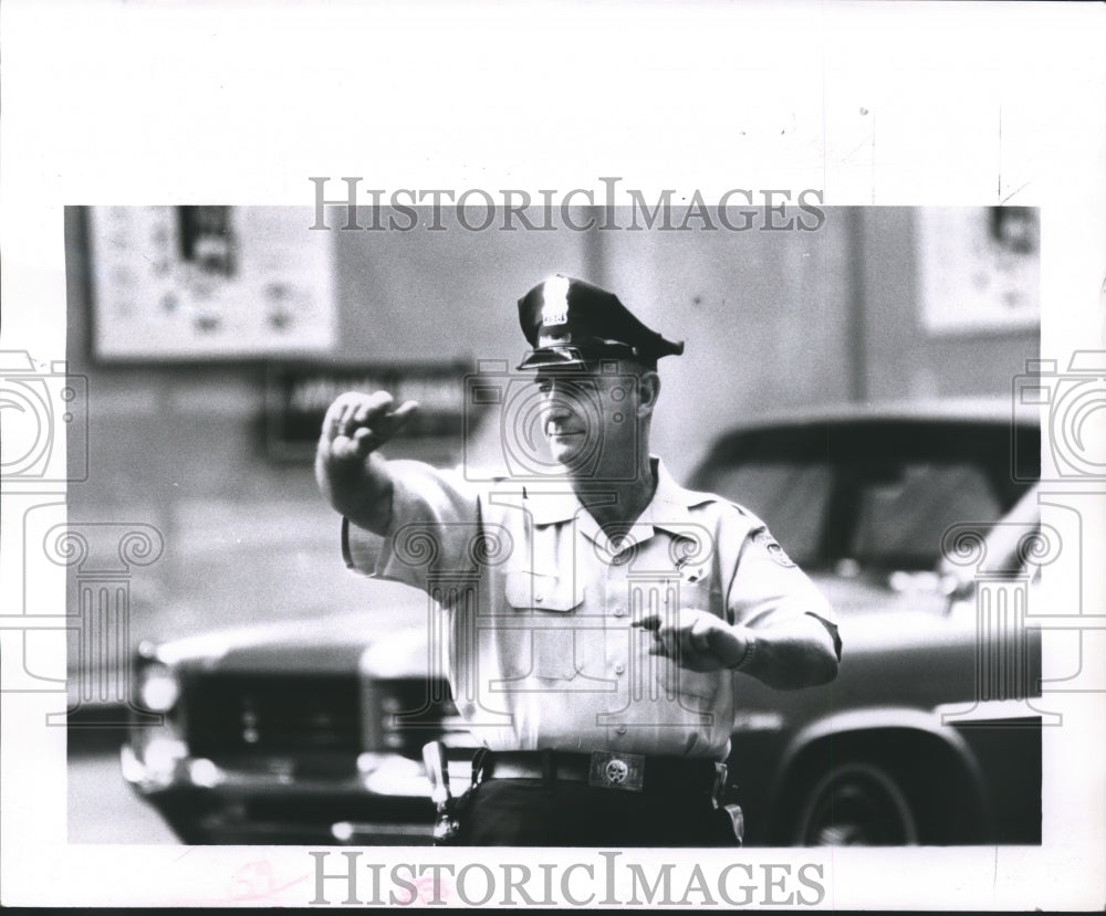 1964 Press Photo Police Officer Joseph Burk directs Traffic with Hand Signals - Historic Images