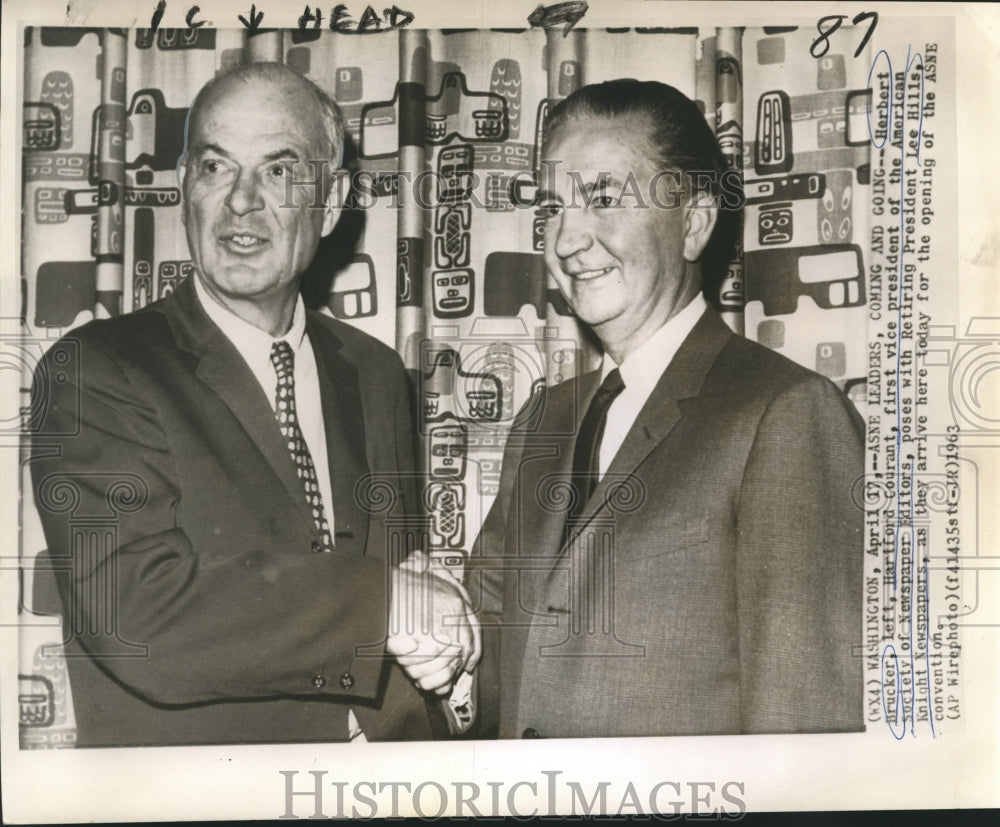 1963 Press Photo Herbert Brucker greets Lee Hills at Newspaper Editor convention-Historic Images