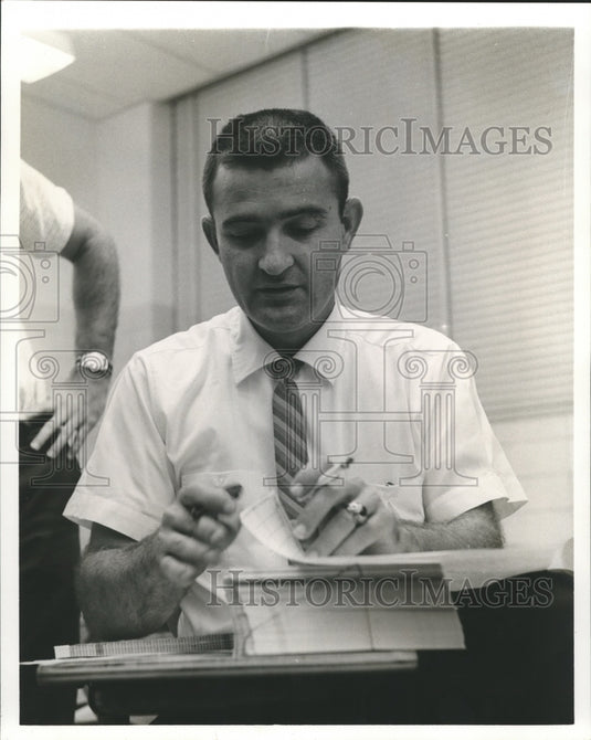1963 Press Photo Richard Burleson, Louisiana State New Orleans, acting director-Historic Images