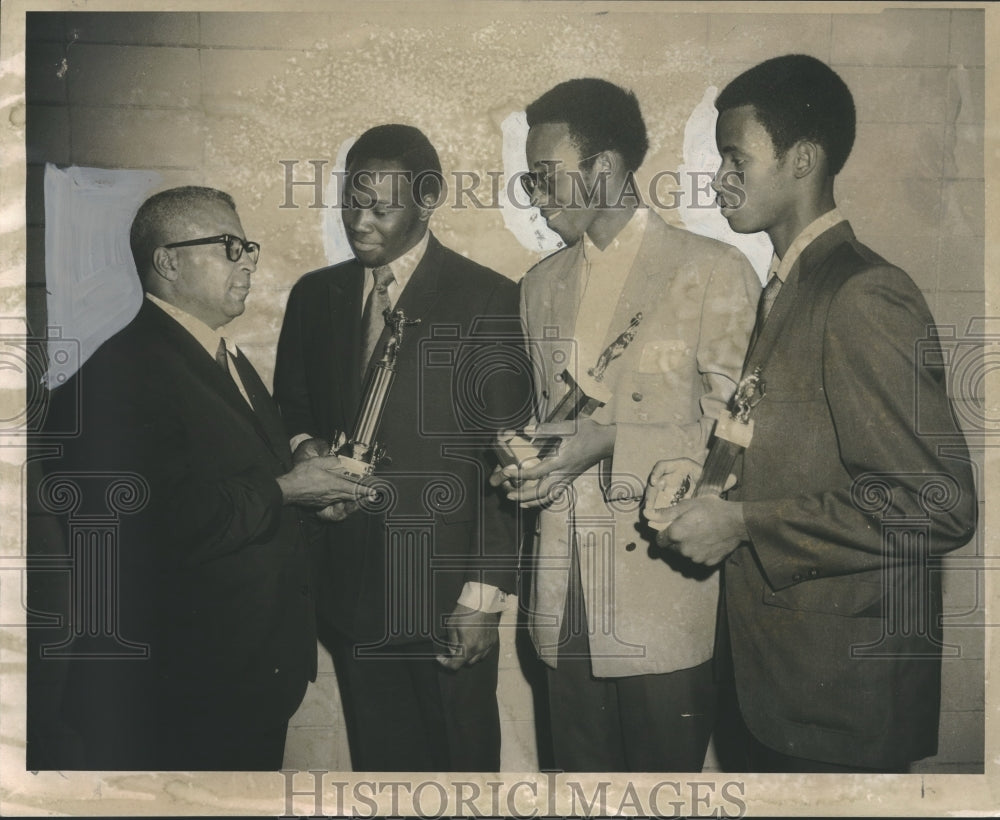 1970 Coach Enos Hicks with Carver all-sports MVP award winners - Historic Images