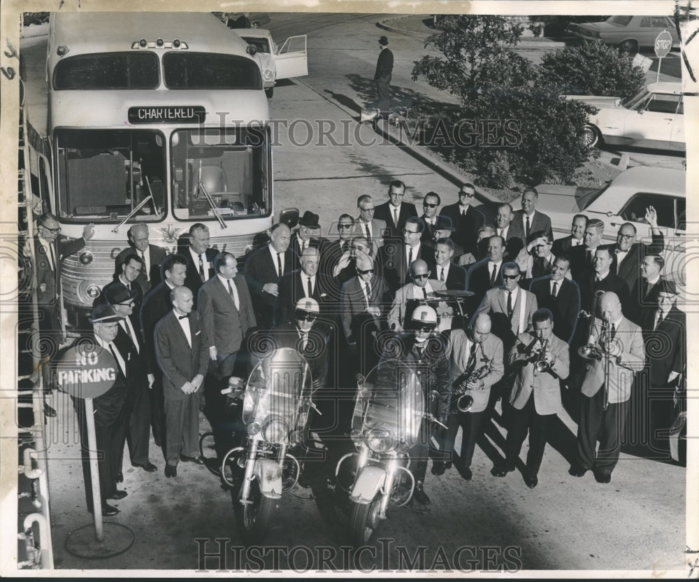 1964 Chamber Goodwill Tour leaves for 8-city visit. - Historic Images