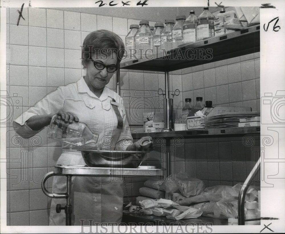 1969 Registered Nurse at Charity Hospital Emergency Room - Historic Images