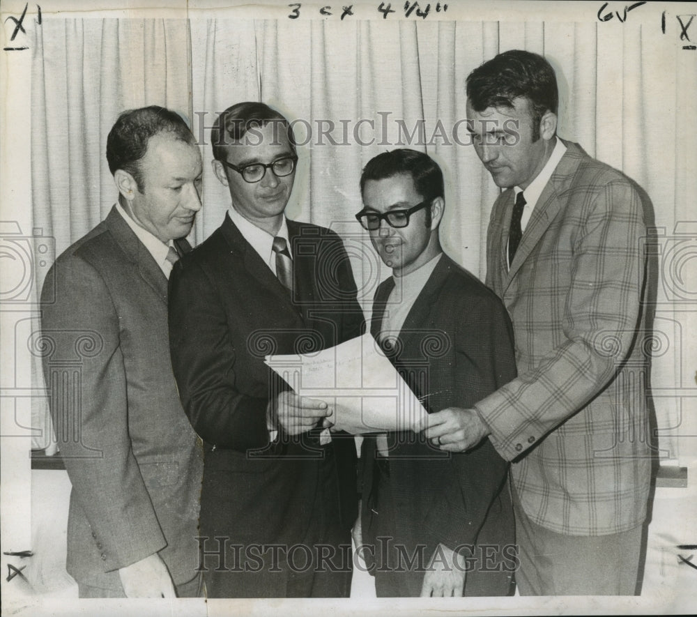 1970 West Jefferson Civic League Members Discuss School Report - Historic Images