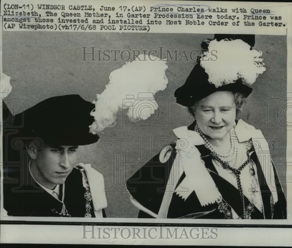 1968 Press Photo Prince Charles walks with Queen Elizabeth, The Queen Mother- Historic Images