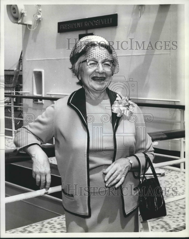 1964 Mrs. Freda Cohen at American President Line&#39;s Cruise Ship - Historic Images