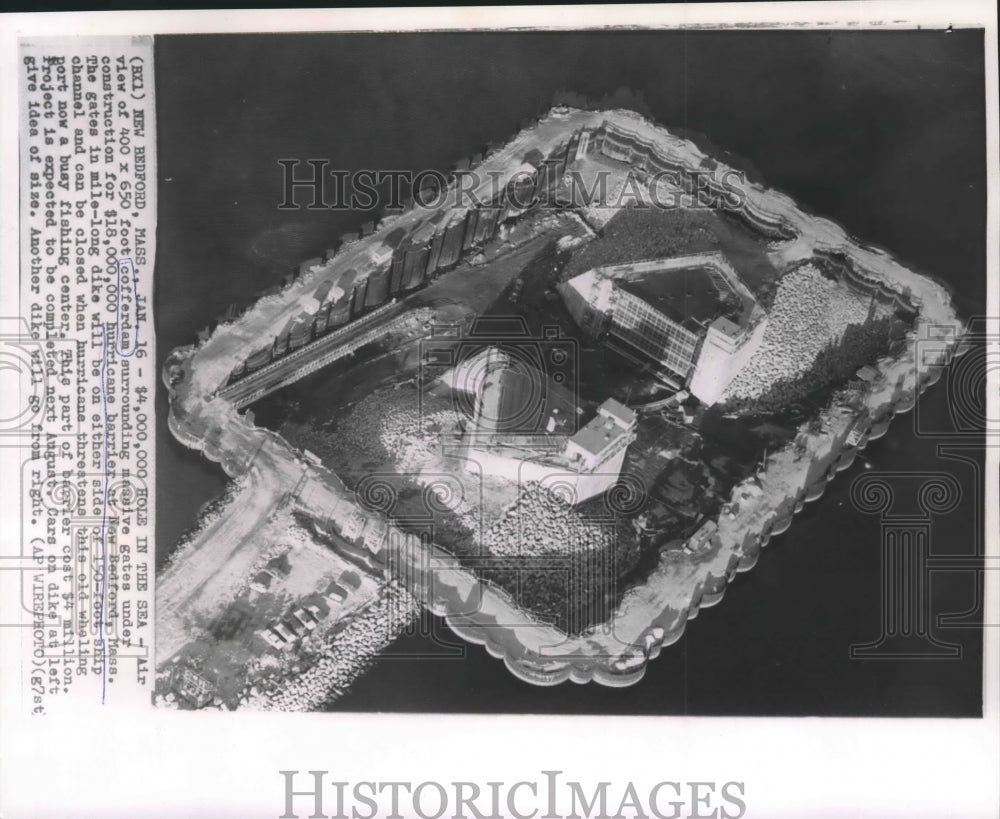 1965 Press Photo Cofferdam Gates Hurricane Barrier Construction in New Bedford-Historic Images