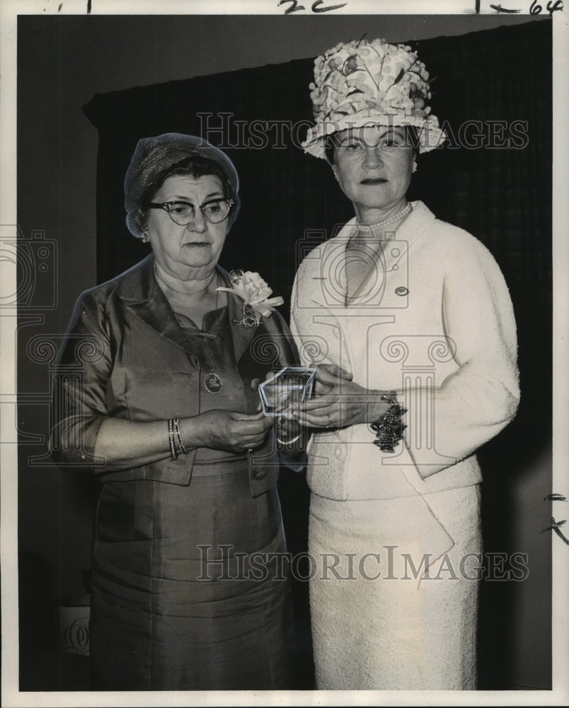 1964 Mrs. C. Grenes Cole honored by Woman&#39;s Auxiliary of Louisiana - Historic Images